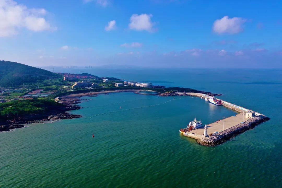 奮進(jìn)新征程 建功新時(shí)代非凡十年青島篇┃青島藍(lán)谷:產(chǎn)業(yè)科創(chuàng)同奔赴,鰲山灣畔起新城